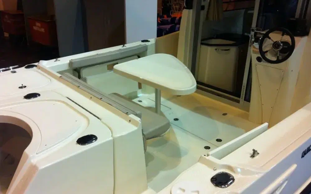 slider 2 Quicksilver 755 Pilothouse