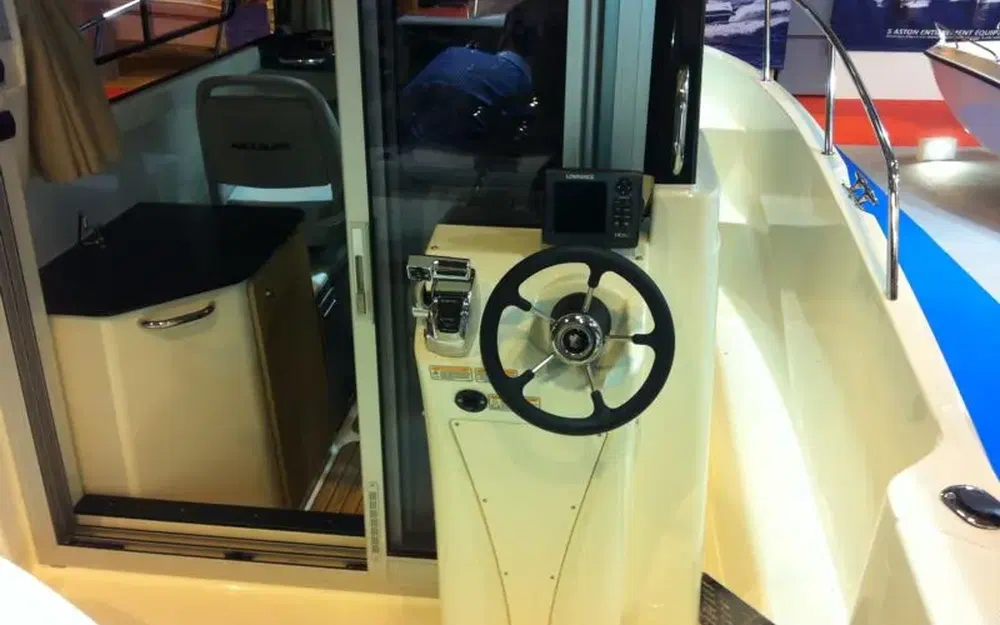 slider 3 Quicksilver 755 Pilothouse