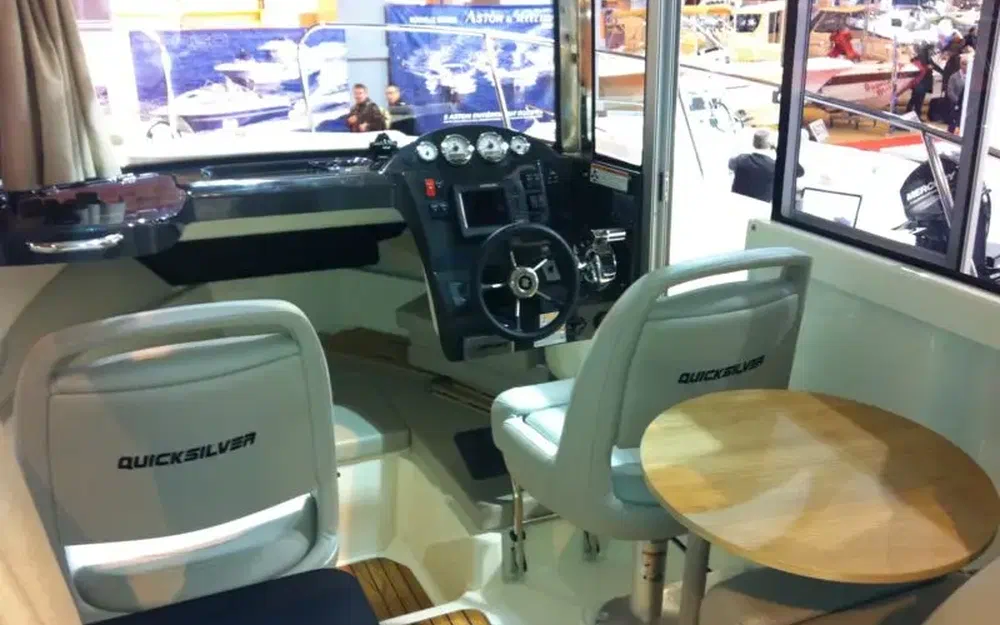 slider 5 Quicksilver 755 Pilothouse