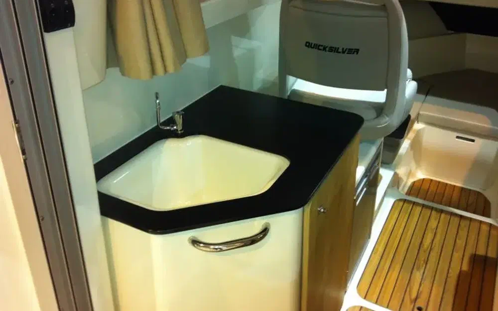 slider 6 Quicksilver 755 Pilothouse