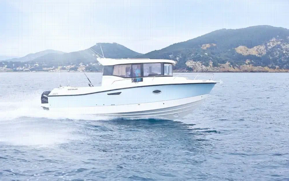 slider 1 Quicksilver 905 Pilothouse