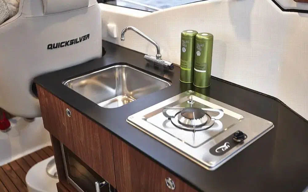 slider 3 Quicksilver 905 Pilothouse