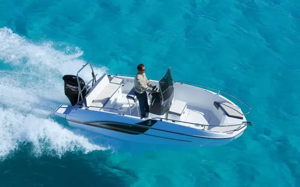 slider 1 Beneteau Flyer 5