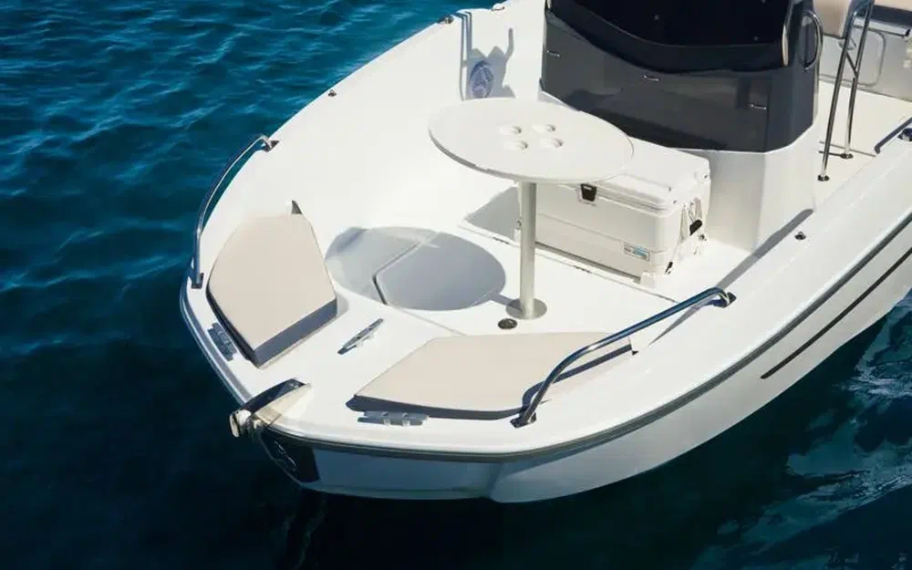 slider 2 Beneteau Flyer 5