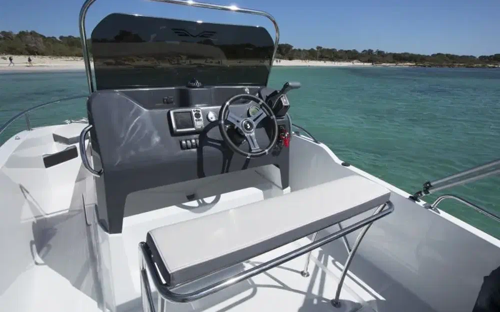 slider 4 Beneteau Flyer 5