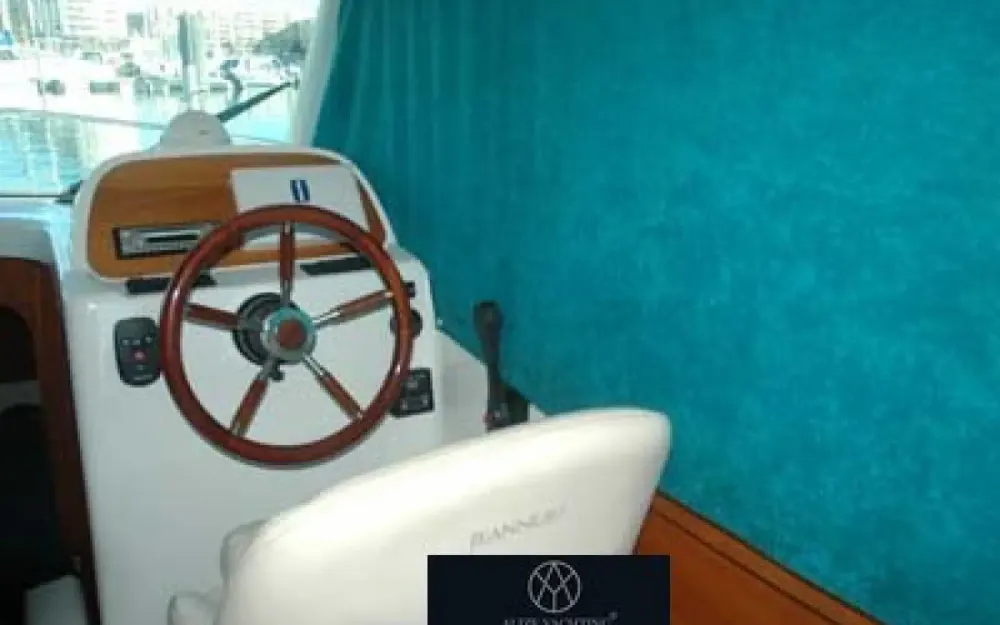slider 4 Jeanneau Merry Fisher 805