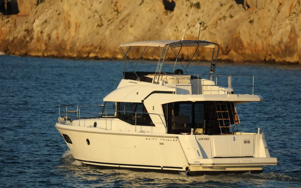 BeneteauSwift Trawler 35