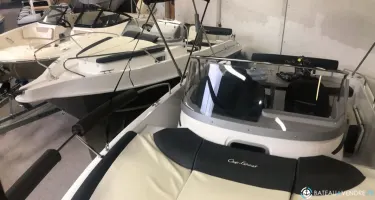 B2 Marine Cap Ferret 702 Sun Deck
