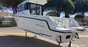 Parker  700 Pilothouse