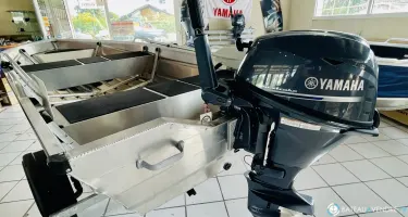 Selection Fishing Barque Discovery 380