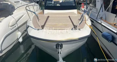 Quicksilver Activ 875 Sundeck