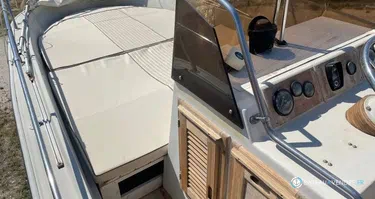 Boston Whaler  25 Outrage