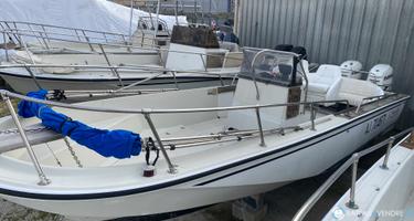 Boston Whaler  22 Outrage