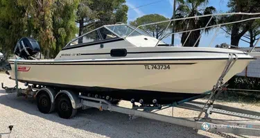 Boston Whaler  22 Revenge