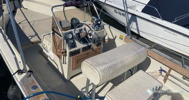 Boston Whaler  25 Outrage