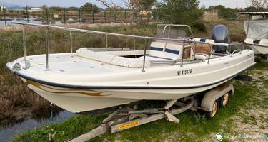 Boston Whaler  21 Outrage