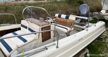Boston Whaler  21 Outrage