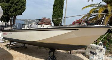 Boston Whaler  22 Outrage