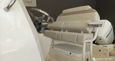 Boston Whaler  220 Dauntless