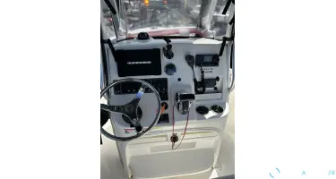 Boston Whaler  220 Outrage