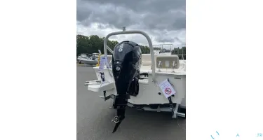 Boston Whaler  190 Montauk