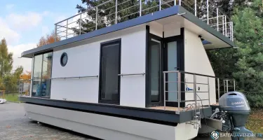 House Boat Independant 10x4,5m