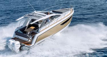 Sealine  S330v