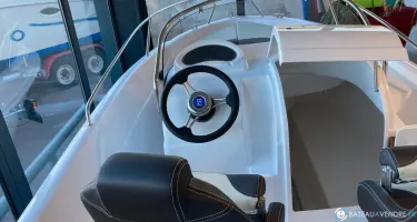 B2 Marine Cap Ferret 522 Open