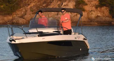 B2 Marine Cap Ferret 702 Sun Deck