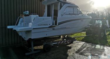 Beneteau Antares 8 Fishing