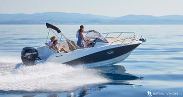 Quicksilver Activ 675 Sundeck