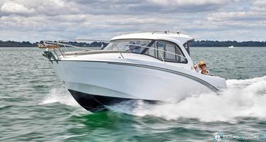 Beneteau Antares 7 Fishing