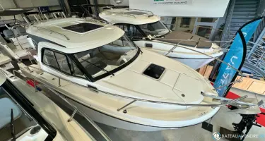 Beneteau Antares 7 Fishing