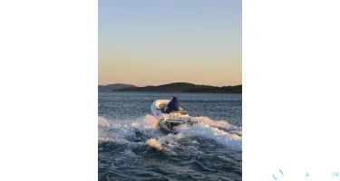 Agilis Jet Tender 330