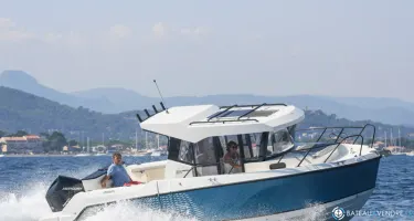 Quicksilver Activ 805 Pilothouse