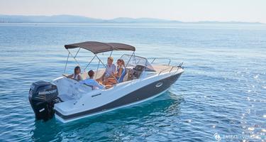 Quicksilver Activ 675 Sundeck