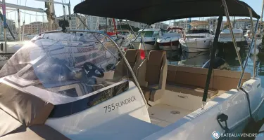 Quicksilver Activ 755 Sundeck