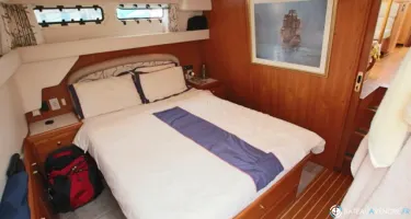 Mainship  430 trawler 