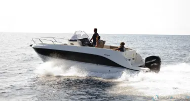Quicksilver Activ 805 Sundeck