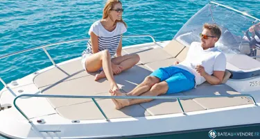 Quicksilver Activ 755 Sundeck