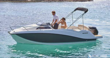 Quicksilver Activ 555 Cabin