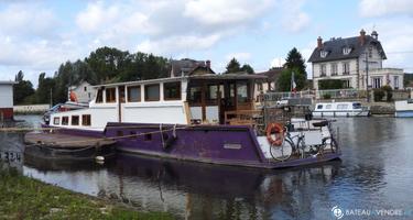 Habitat Flottant Barge