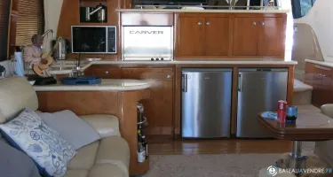 Carver  530 Voyager