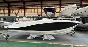 Quicksilver Activ 675 Open