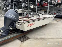 Boston Whaler  22 Outrage