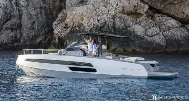 Invictus  370 GT