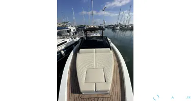 De Antonio Yachts D34 Cruiser