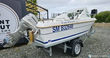 B2 Marine Cap Ferret 500 Cabin