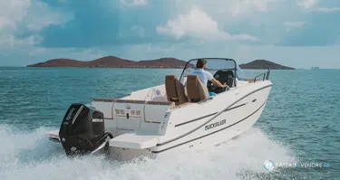 Quicksilver Activ 755 Sundeck