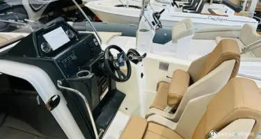 Quicksilver Activ 755 Sundeck